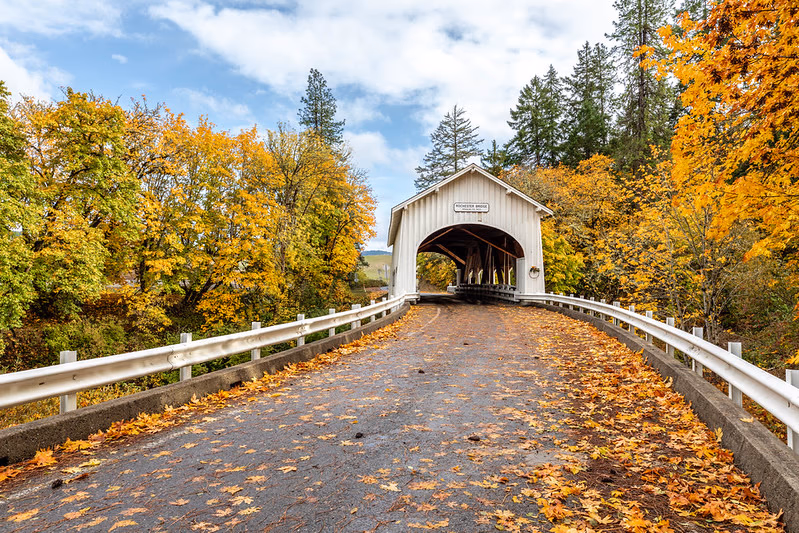 Historic covered bridge near Oakland, Oregon — Umpqua Valley, Douglas County real estate